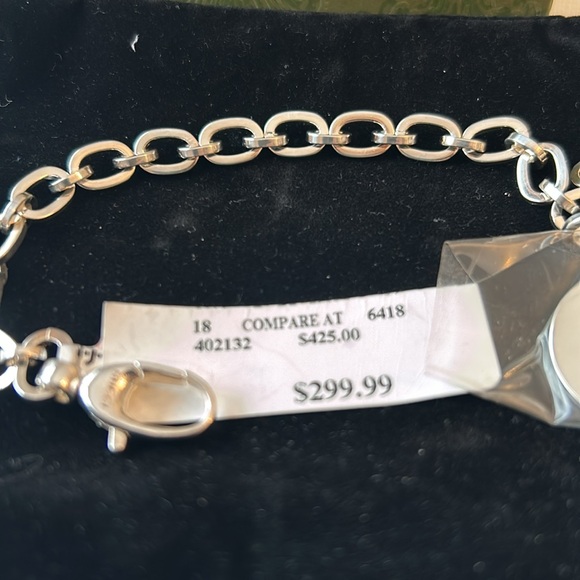 Gucci Brand New Silver Bracelet with dust bag and box - Picture 3 of 16